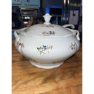 BIA Cordon Bleu "Versailles" (Scalloped) Soup Tureen White Porcelain 3.4 Quarts